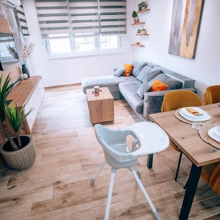 Apartman Lux-Besplatno Koriscenje Zasebne Garaze Сремска Митровица Екстериор снимка