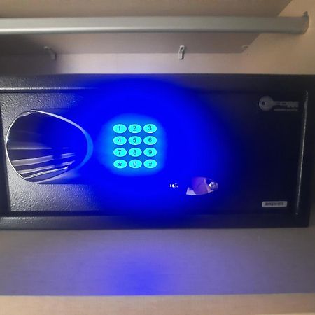 Apartman Lux-Besplatno Koriscenje Zasebne Garaze Сремска Митровица Екстериор снимка