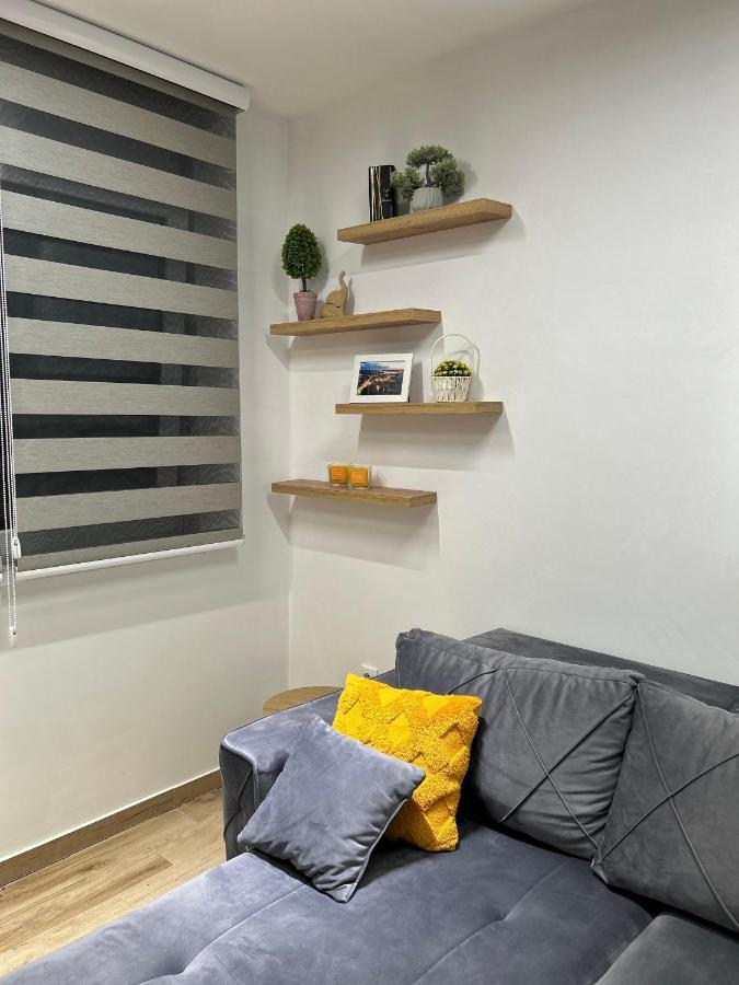 Apartman Lux-Besplatno Koriscenje Zasebne Garaze Сремска Митровица Екстериор снимка