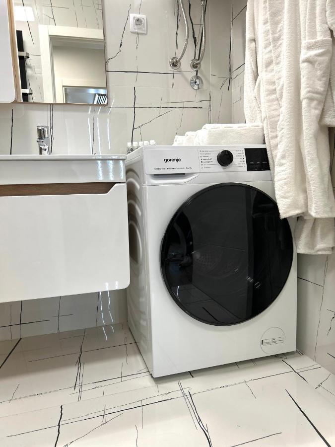 Apartman Lux-Besplatno Koriscenje Zasebne Garaze Сремска Митровица Екстериор снимка