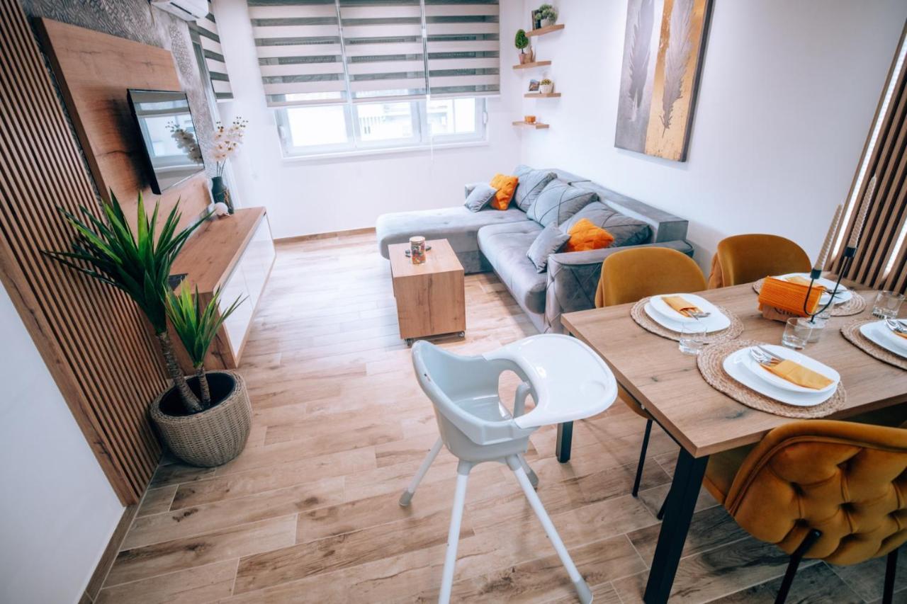 Apartman Lux-Besplatno Koriscenje Zasebne Garaze Сремска Митровица Екстериор снимка