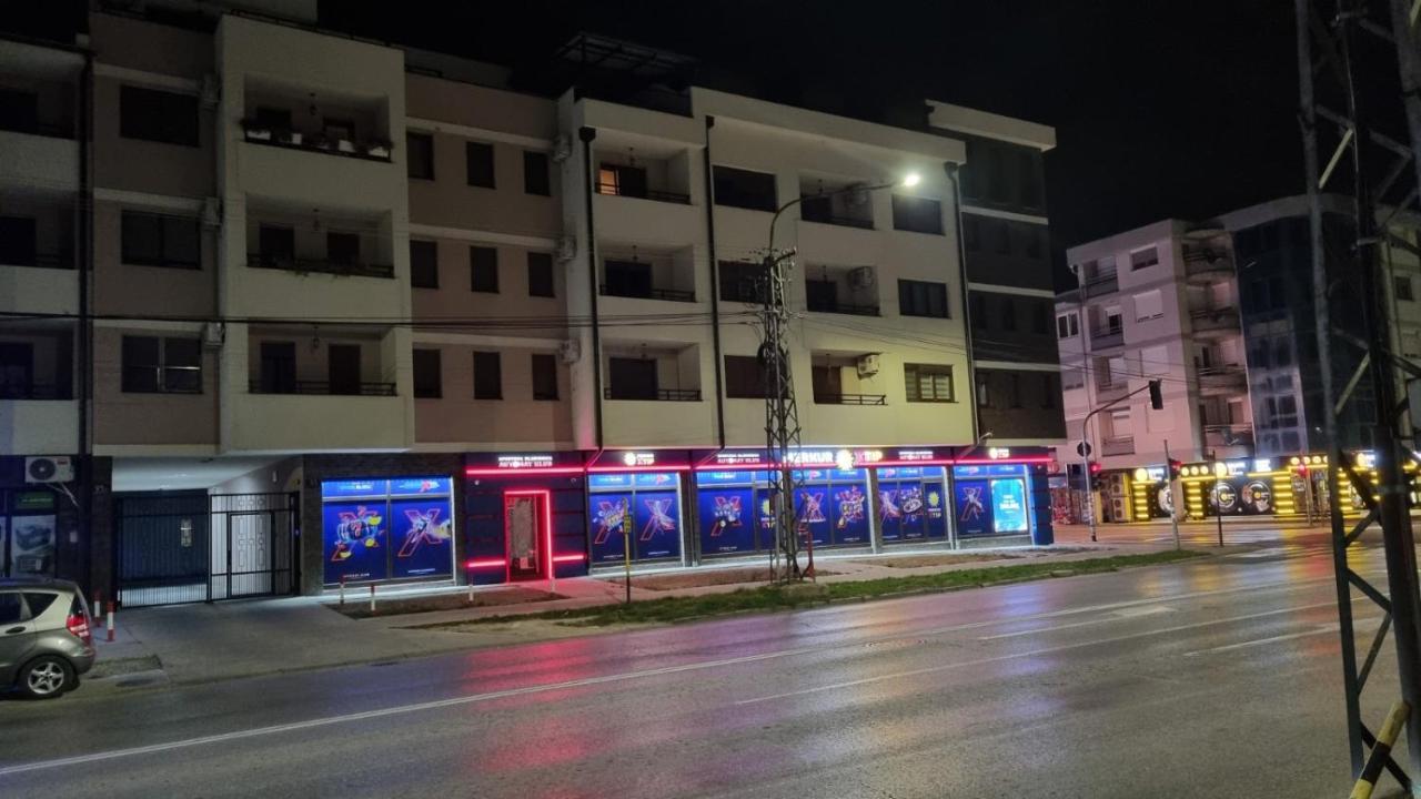 Apartman Lux-Besplatno Koriscenje Zasebne Garaze Сремска Митровица Екстериор снимка