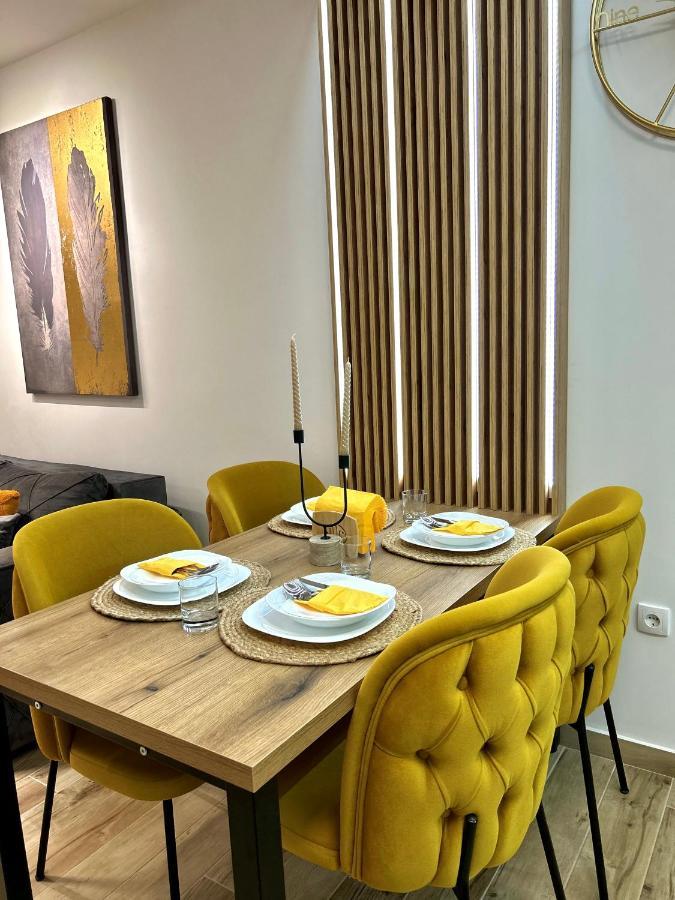 Apartman Lux-Besplatno Koriscenje Zasebne Garaze Сремска Митровица Екстериор снимка