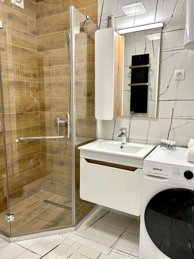 Apartman Lux-Besplatno Koriscenje Zasebne Garaze Сремска Митровица Екстериор снимка