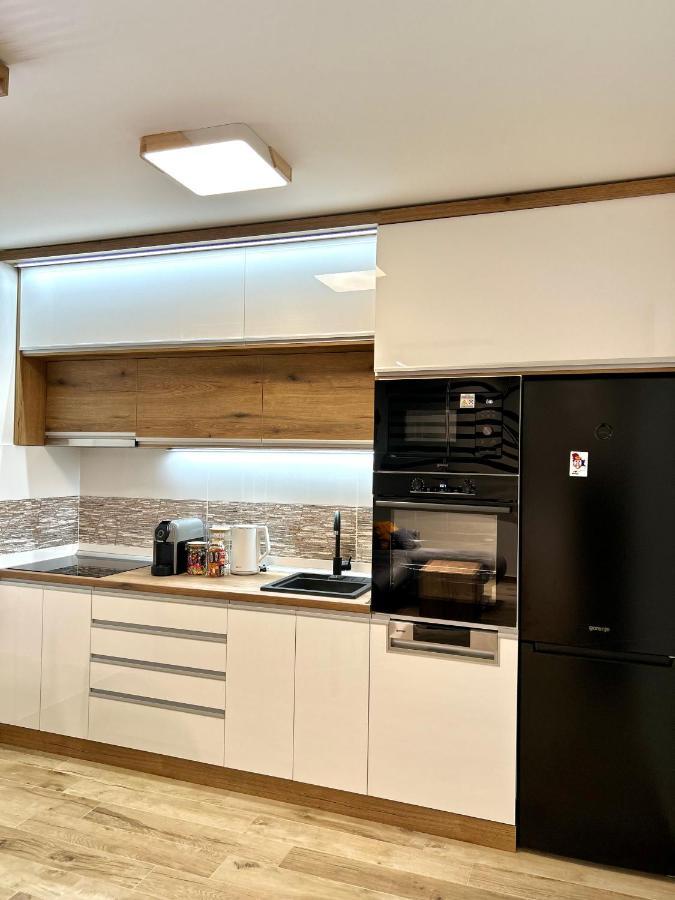 Apartman Lux-Besplatno Koriscenje Zasebne Garaze Сремска Митровица Екстериор снимка