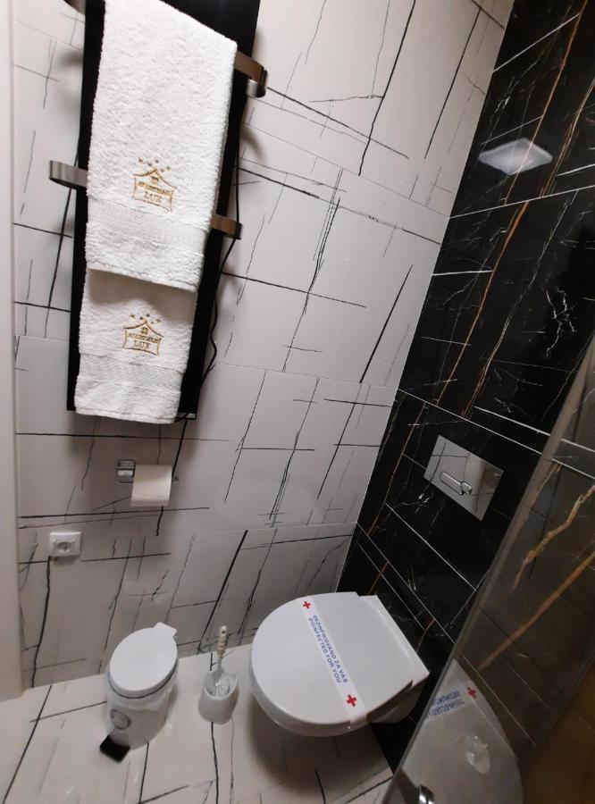 Apartman Lux-Besplatno Koriscenje Zasebne Garaze Сремска Митровица Екстериор снимка